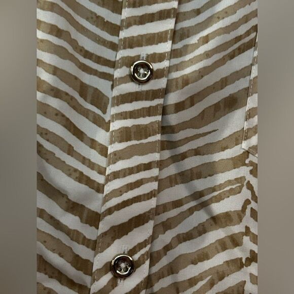 Chico’s No-Iron zebra Print Roll-Tab Sleeve Shirt White Tan size 2 Large EUC - Picture 6 of 13